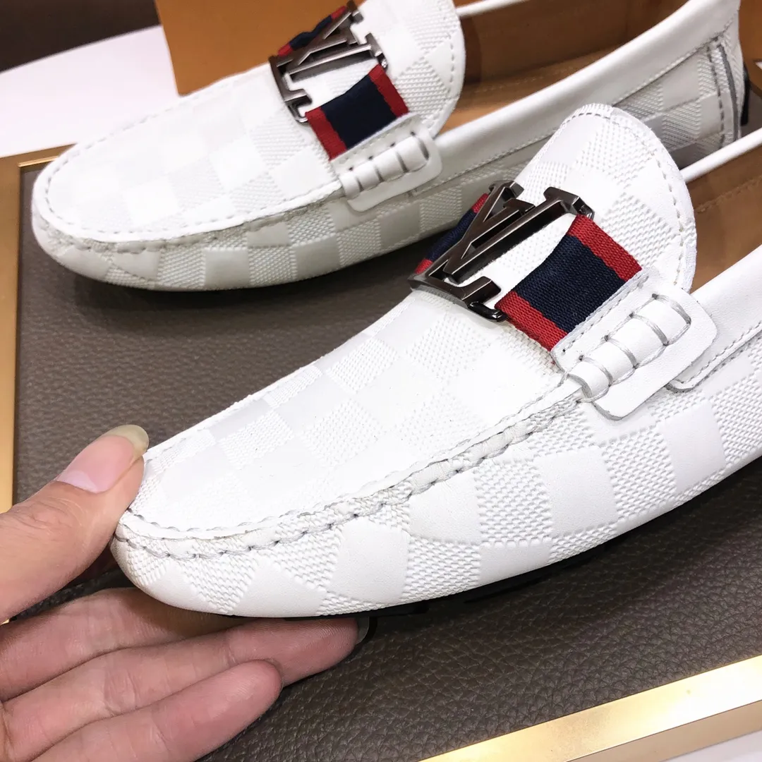 Men's men's shoes 💰420💰 [LV Doudou shoes] (water-dyed cowhide lining) new model is on the market, available on the official website. The new Doudou shoes are processed into single-color materials, and the uppers are made of imported cowhide material. The body of the shoe is fully hemmed with mark thread, and is lined with imported original cowhide leather. The elegant shoe shape is super suitable for all-matching, and the size is 38-44.